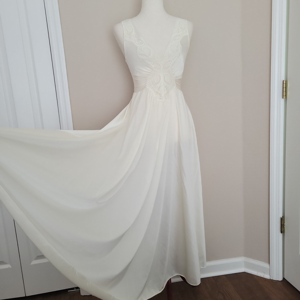 Vintage Ivory Olga Full Sweep Nightgown Size S M Maxi Gown Lingerie Nylon Bridal